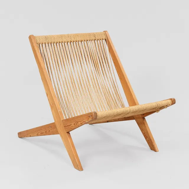 Lænestol af massiv fyrretræ og papirgarn, dansk møbelproducent, 1900-tallets anden halvdel.