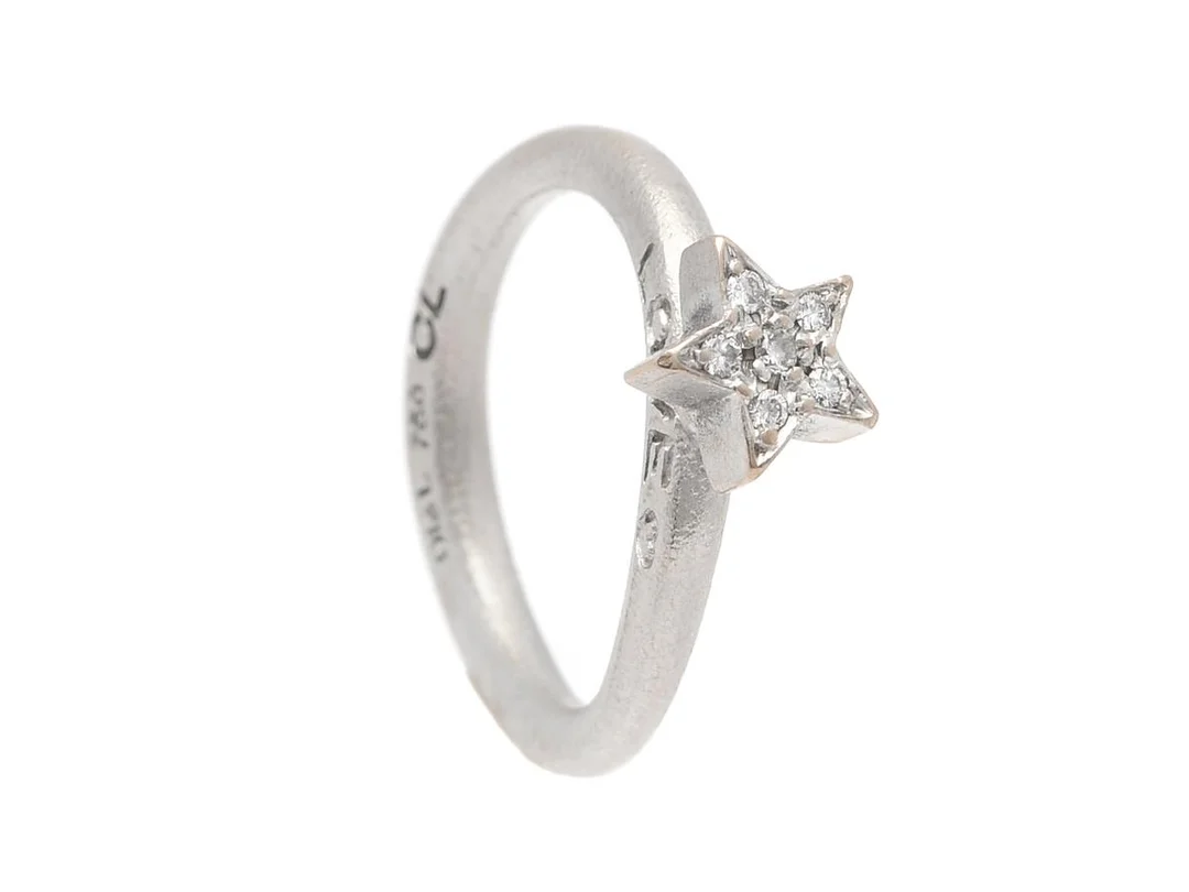 Ring 18K 6,5g Ø17 med diamanter 6xca0,01-0,02ct, design Ole Lynggaard, Love — Smycken/Ring — Kaplans