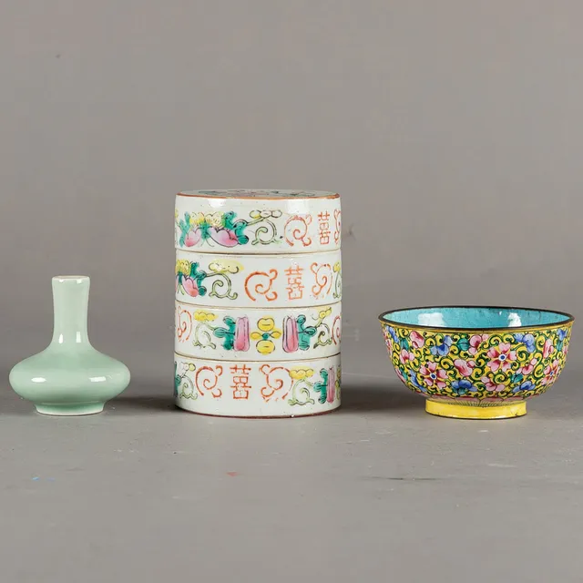 Konvolut: 1xMiniatur-Vase, 1xKumme, 1xStapeldose. China. 19./20.Jh.