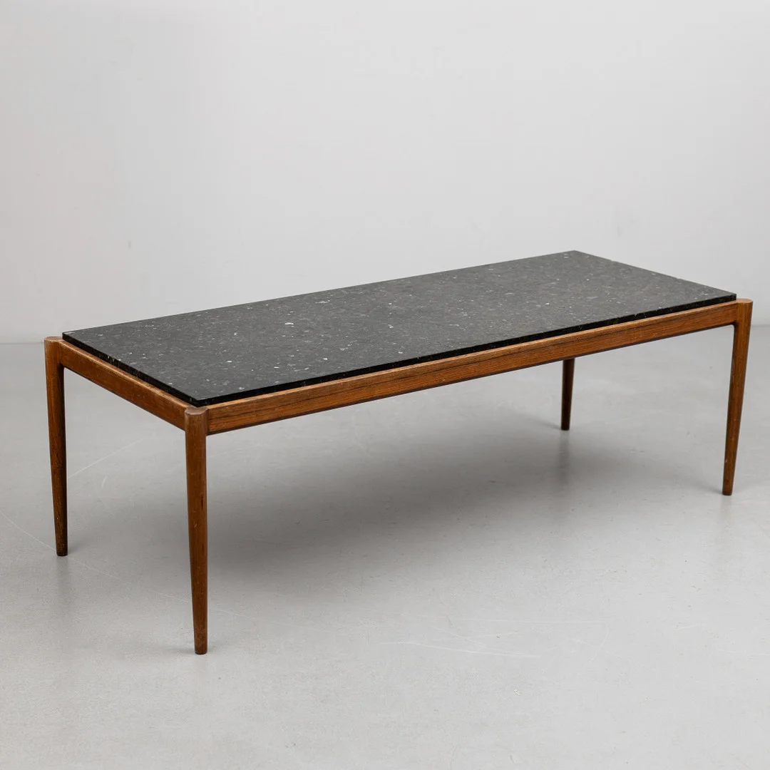 IB KOFOD-LARSEN. Soffbord, "163", Seffle Möbelfabrik, formgivet ca 1963. — Tables — Auktionshuset Kolonn
