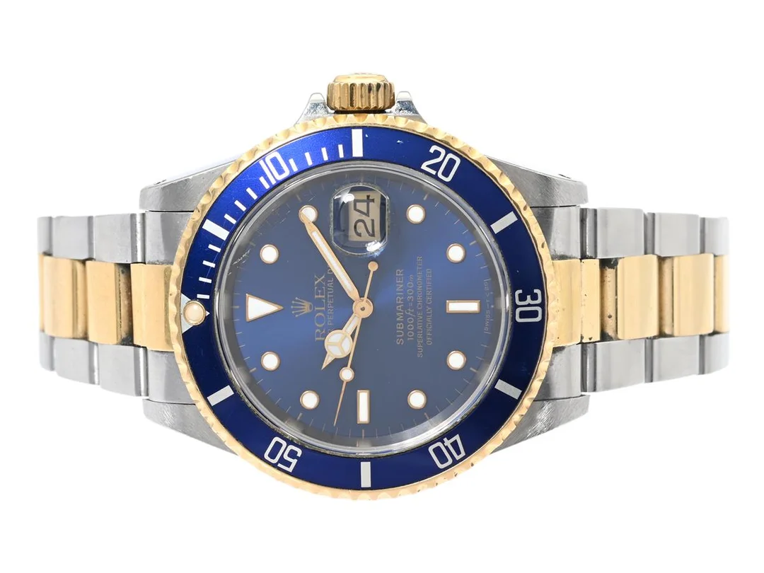ROLEX, Oyster Perpetual Date, Submariner (1000ft=300m, Swiss-T<25), Chronometer, s.k. "Fat/Flat Four", Ref nr. 16613, Serie nr. A881189, Cal 3135, Verk nr. 6647356, Boett nr. 16610, herrur, 40 mm, stål/guld, automatisk, safirglas (repor/nagg), datum, servicebehov, Fliplocklänk, viklås (stål), Ref nr. 93153-18-X4/401 B, ca 1998. — Klockor/Rolex — Kaplans