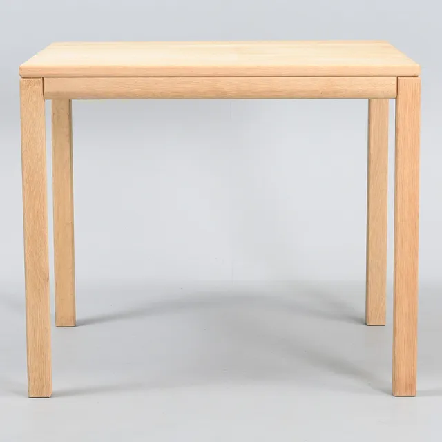 HASLEV SPISEBORD med tillægsplade i massiv eg, af Haslev Snedkeri. Danmark, 2016.