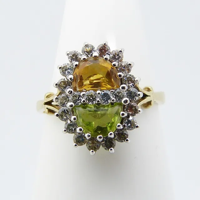 PERIDOT & TOURMALINE RING.