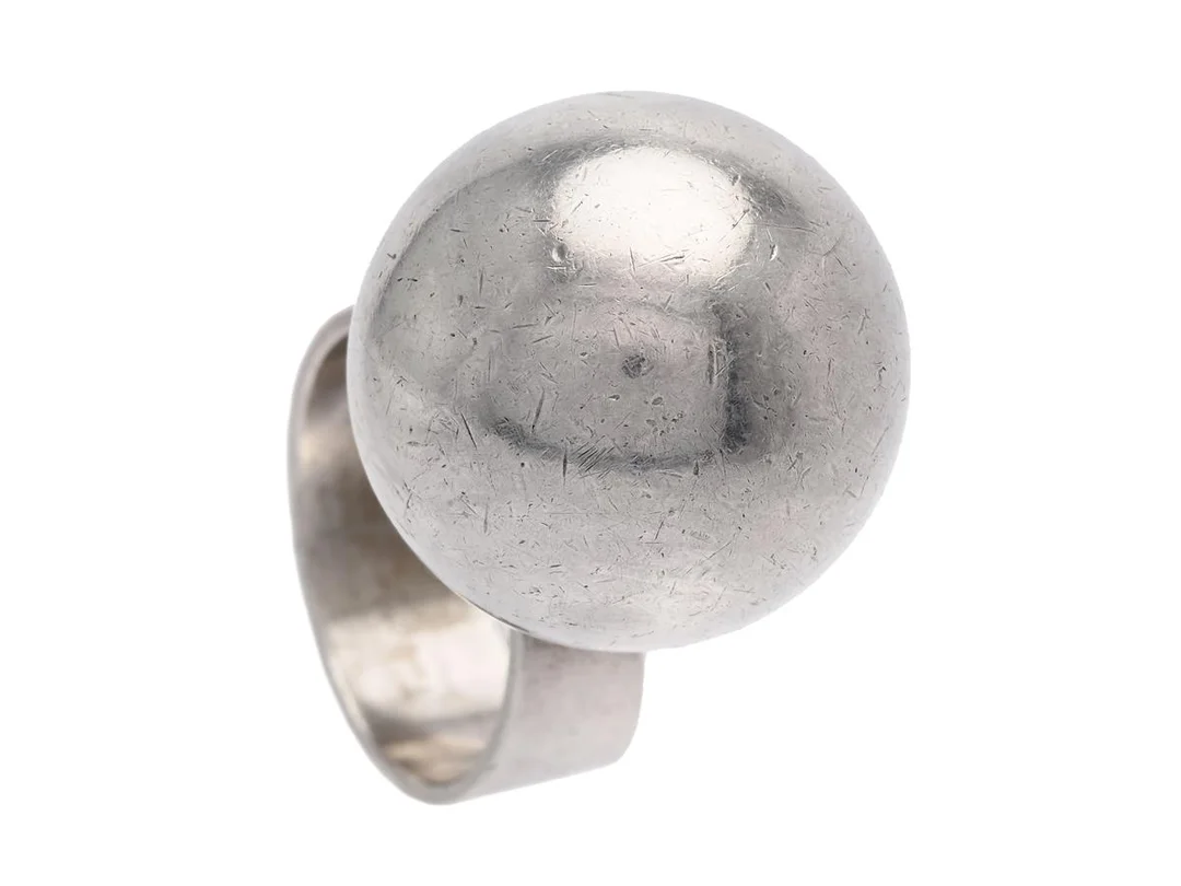 RING, silver, troligen Mogens Hansen, Stockholm 1966, stl 17 mm, vikt 13,5 g. — Smycken/Ring — Kaplans