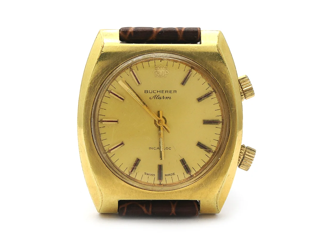 BUCHERER, herrur, 37,5 mm, Boett nr. 40.117, doublé, manuell, plexiglas, alarm, skadad urtavla, defekt, skadad boett, läderband, ca 1970. — Klockor/Bucherer — Kaplans
