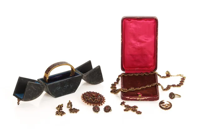 Collection of vintage garnet jewelry. (10)