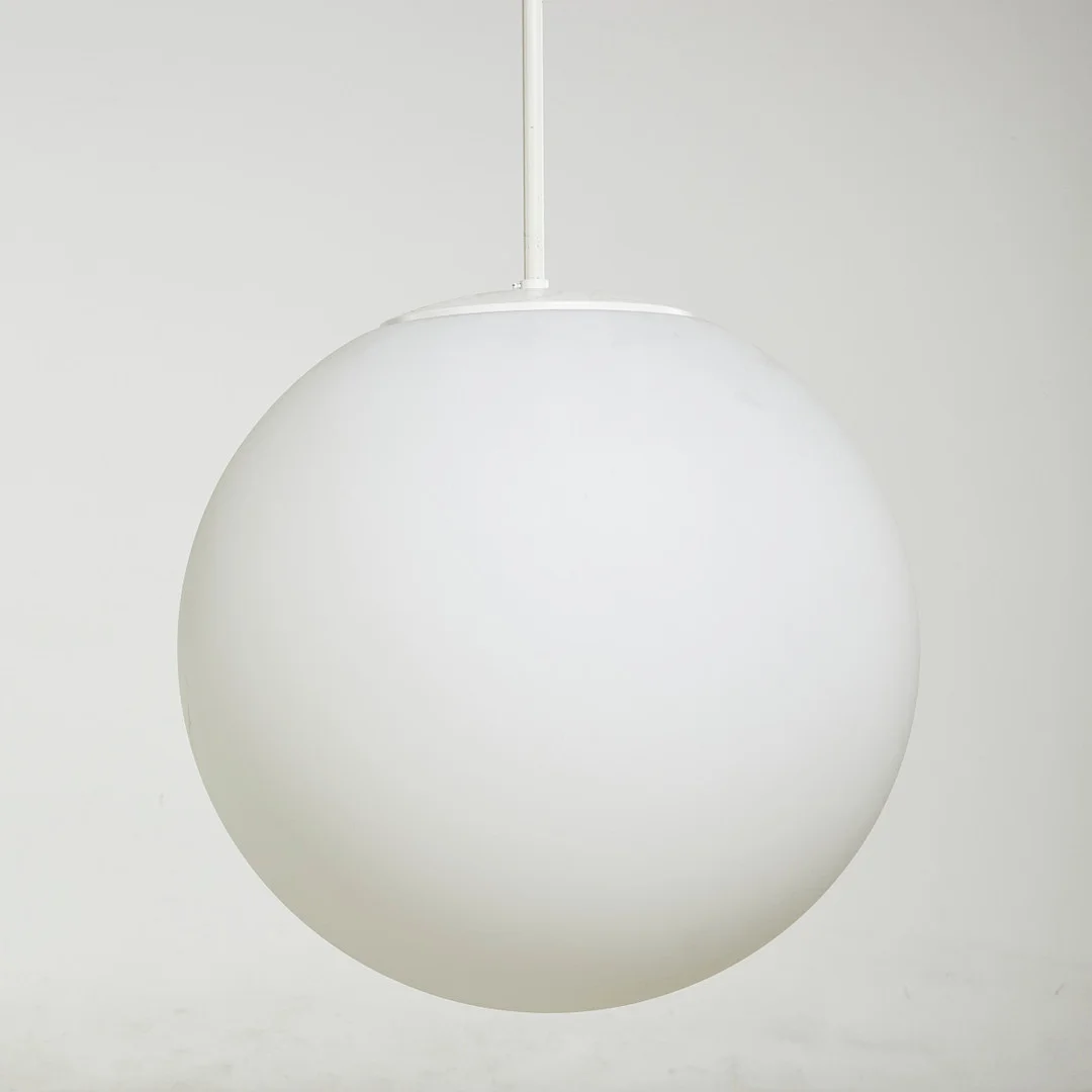 TAKLAMPOR, 1 par, Glashütte Limburg, med kupor i vitt frostat glas, Tyskland, sent 1900-tal. — Ceiling lights — Stockholms Auktionsverk Sickla