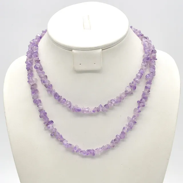 ENDLOSCOLLIER AUS AMETHYST, POLIERTE OBERFLÄCHE, 20. JAHRHUNDERT, CA. 90 CM.