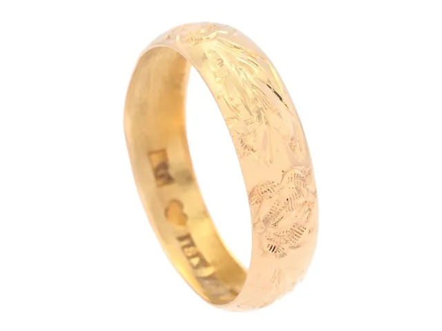RING, 18K guld, blomdekor, stl 17+ mm, skena inte helt rund, vikt 2,3 g.