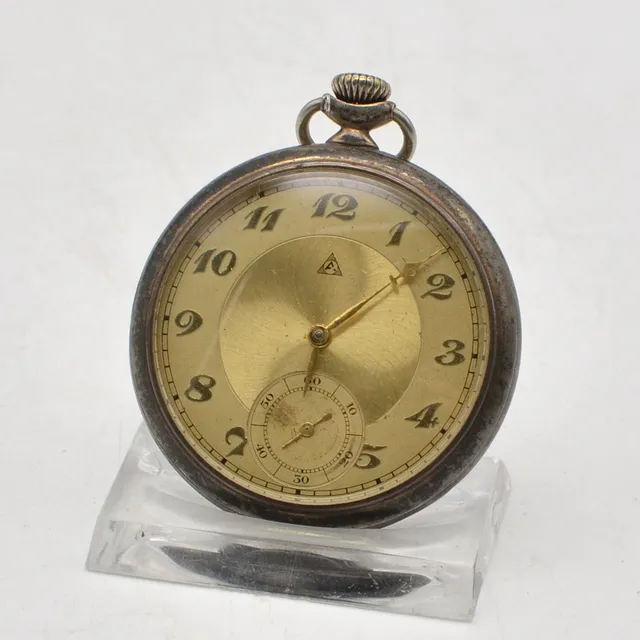 ALPINA, ART DECO TASCHENUHR, GEHÄUSE AUS 900ER SILBER, GOLDFARBENES ZIFFERBLATT, SCHWEIZ, UM 1920.