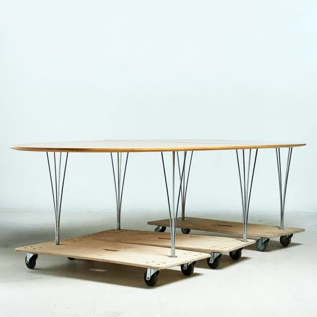 BRUNO MATHSSON/ PIET HEIN. ''Superelips'', matbord/konferensbord, 2-delad bordsskiva fanérad med masurbjörk, 6 kromade spännben.