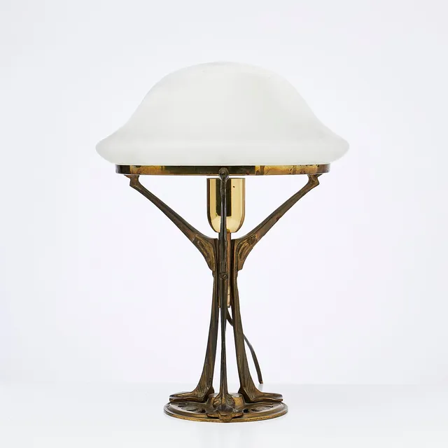 BORDSLAMPA. Jugend, omkring 1900, stomme i mässing.