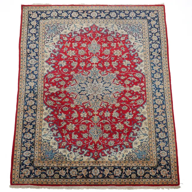 Persian Nadjafabad carpet, 376 x 260 cm.