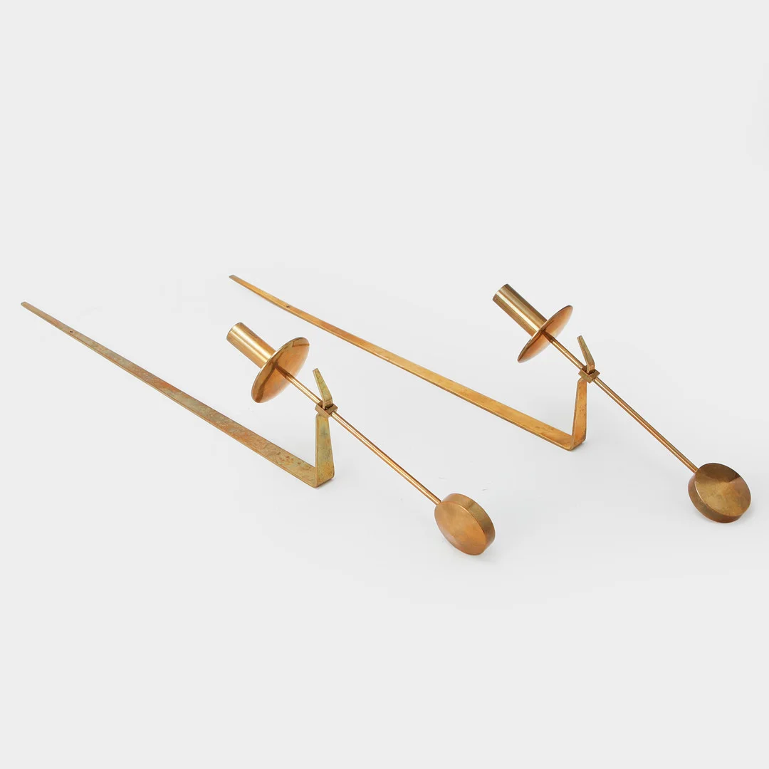 PIERRE FORSELL. Väggljusstakar, ett par, "Pendel", Skultuna. — Candlesticks — Göteborgs Auktionsverk
