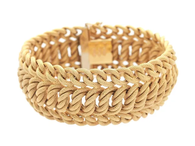 ARMBAND, 18K guld, Italien, 1900-talets andra hälft, bredd 27 mm, längd 19 cm, vikt 45,9 g.