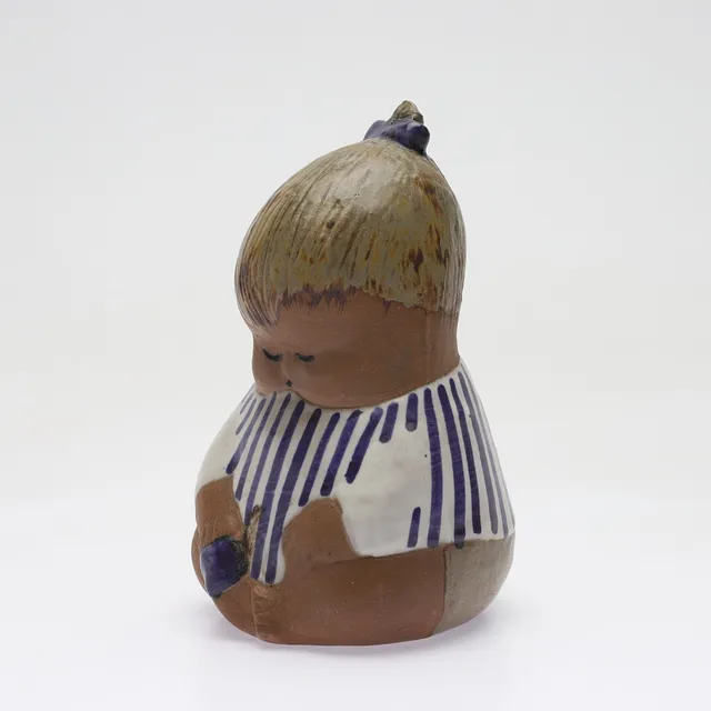 LISA LARSON. Figurin, stengods, "Johanna" ur serien Larsons ungar, Gustavsberg.