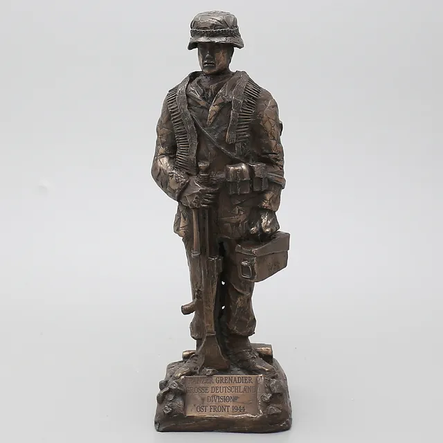FIGURIN, metall, efter Paul Edward Dunn.