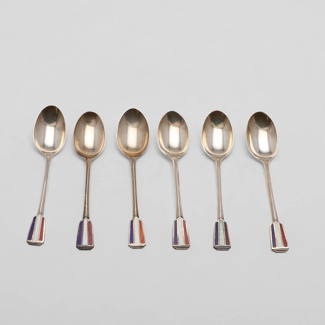 A CASED SET OF SIX EARLY 20TH CENTURY TEA/ COFFEE SPOONS. — Silver — Lawrences Auctioneers