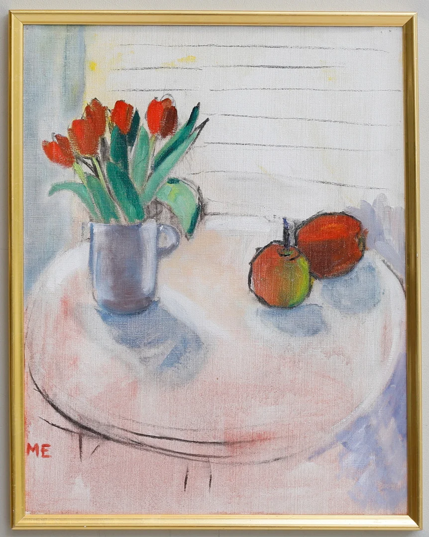 OIDENTIFIERAD KONSTNÄR. Olja på duk, Stilleben med tulpaner/äpplen, monogramsignerad ME, 1900-talets andra hälft. — Paintings — Gomér & Andersson Nyköping