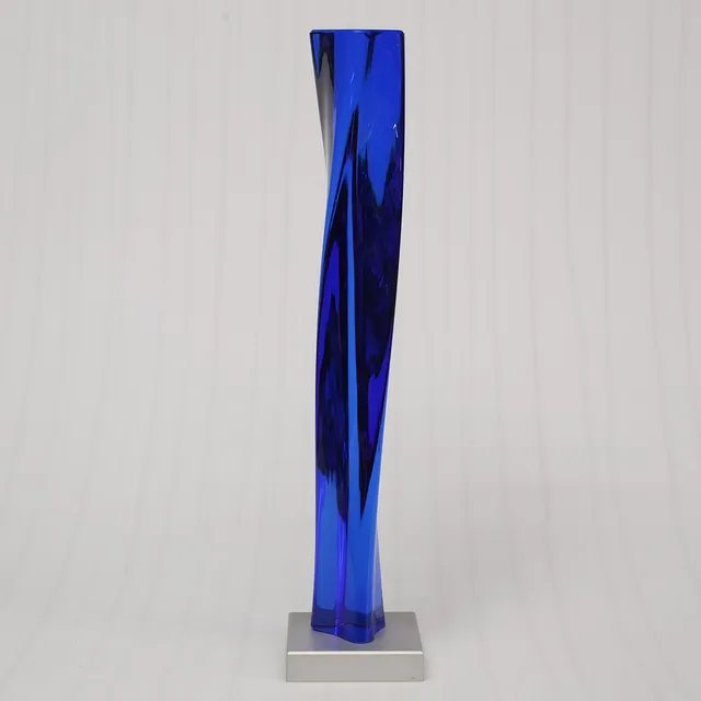 GÖRAN WÄRFF. Glasskulptur, spiralvriden triangulär form, unikat, signerad, Kosta Boda.