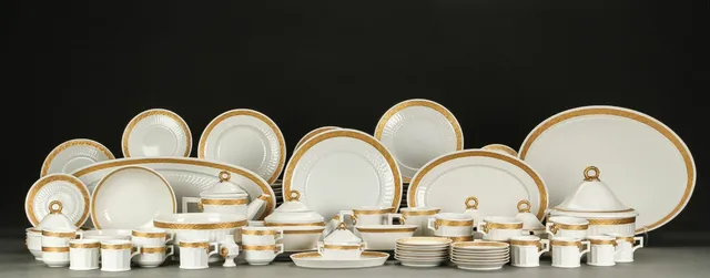 Arnold Krog for Royal Copenhagen. Guldvifte dinner and coffee service for twelve (133)