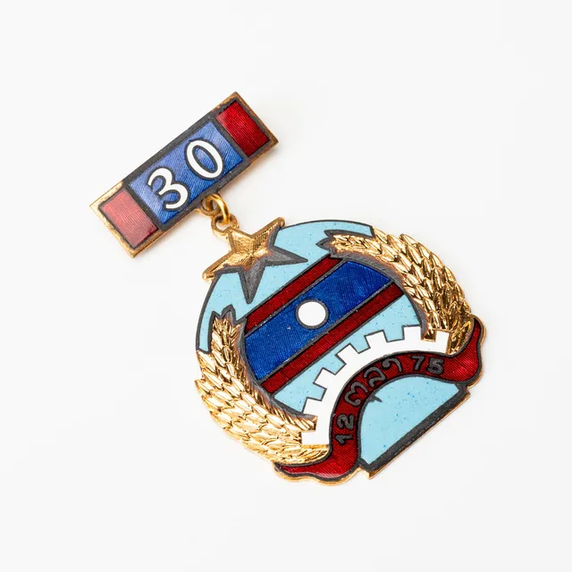 MINNESMEDALJ, Laos kommunistiska rörelses 30 års jubileum, emalj på brons, 1975.