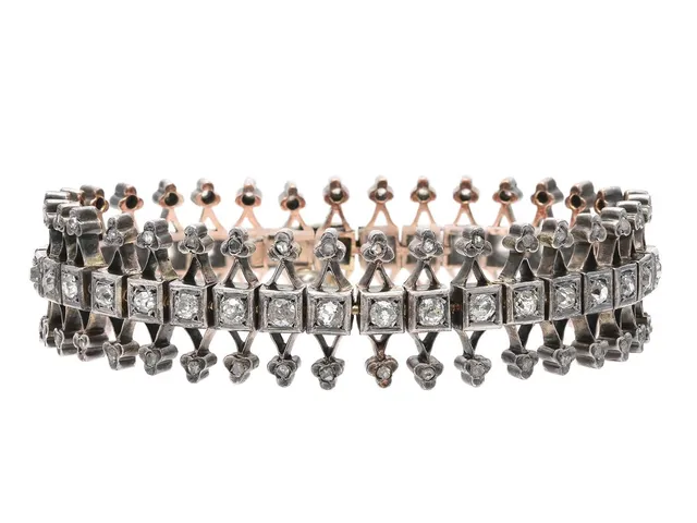 ARMBAND, silver/14K guld, antik- och rosenslipade diamanter ca 3,50 ctv, antik, franska kontrollstämplar, bredd 18 mm, längd 18 cm, vikt 41,3 g, flera diamanter har nagg och skador, senare säkerhetskedja i 18K vitguld.