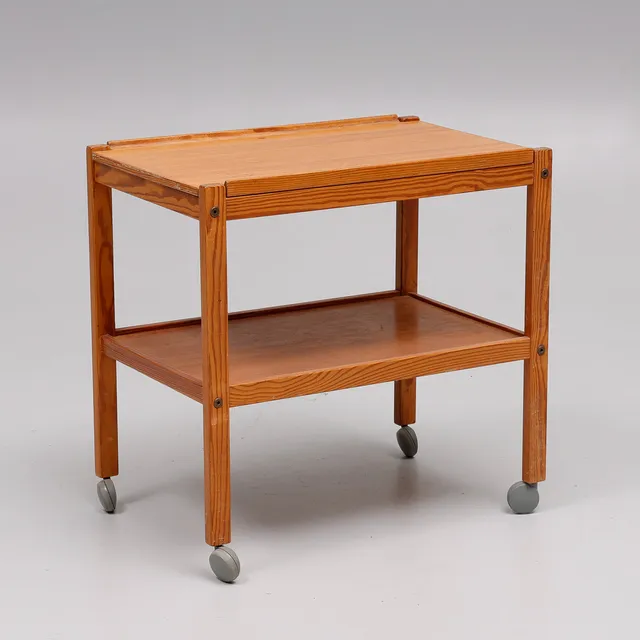 ERIK GUSTAVSSON. Serveringsvagn, furu, Gustavssons Möbelfabrik, Brittatorp, 1970-tal.