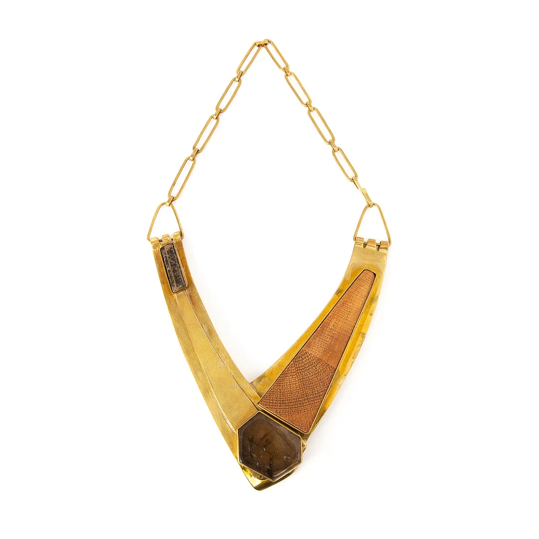 ANNA GRETA EKER. Collier, mässing, mossagat, samt troligtvis kvarts, Norge, 1900-talets andra hälft. — Necklace — Stockholms Auktionsverk Göteborg
