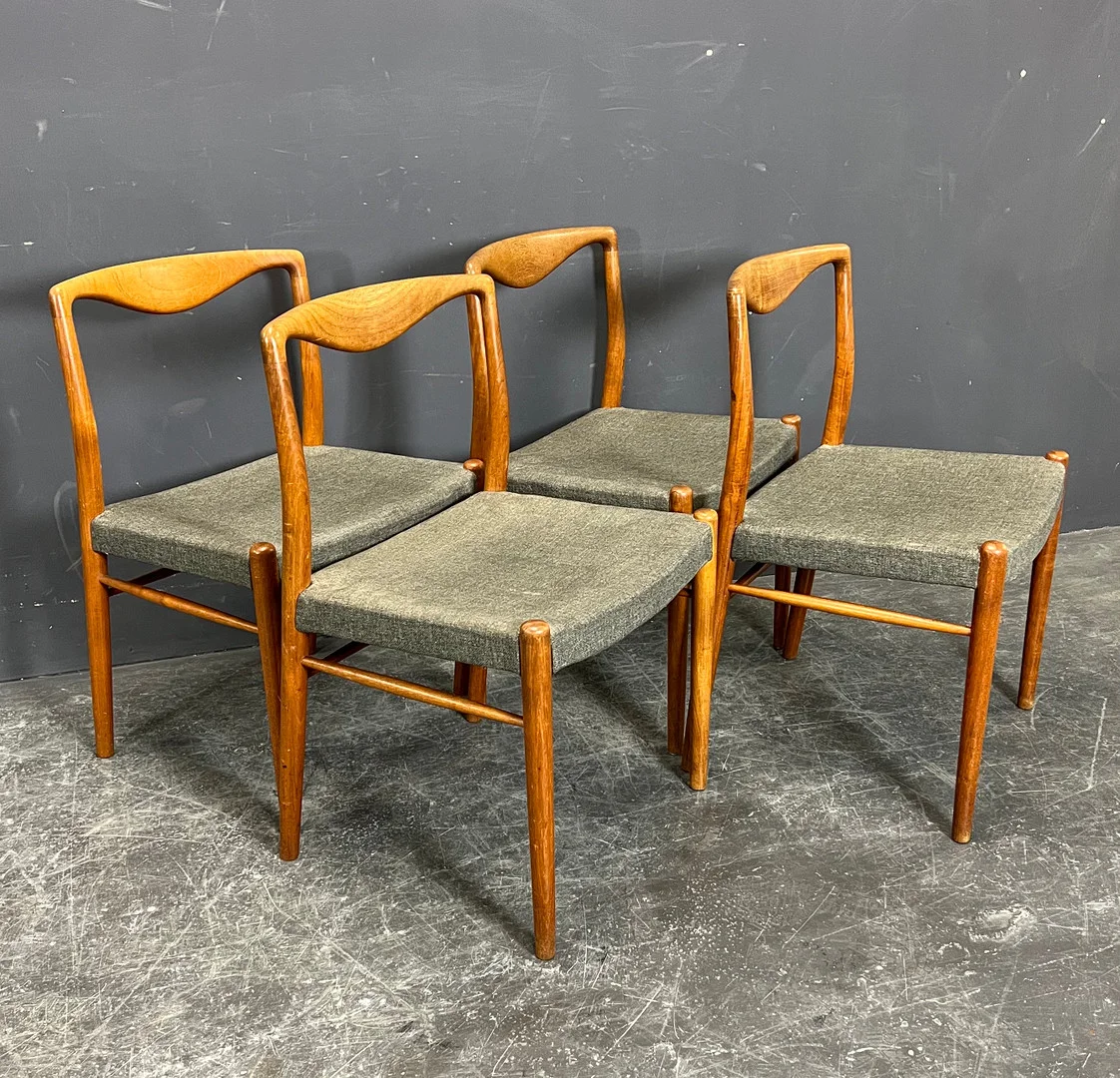 KAI LYNGFELDT-LARSEN. 4 STÜHLE. — Armchairs & Chairs — Colombos