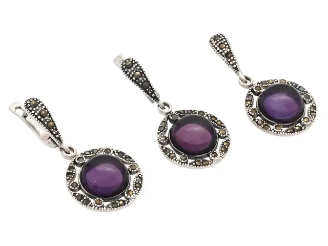 SMYCKESET, hänge, örhängen, sterlingsilver, ametister, markasiter, vikt 13,8 g, stift.