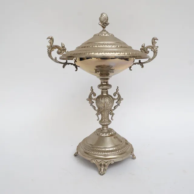STRÖSOCKERSKÅL, nyrenässans, 1900-talets början, förnicklad metall. invändigt förgylld.