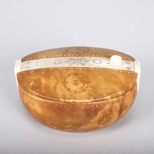 NIKOLAUS FANKKI. Lockask, björk och horn, Signerad, 1900-tal.