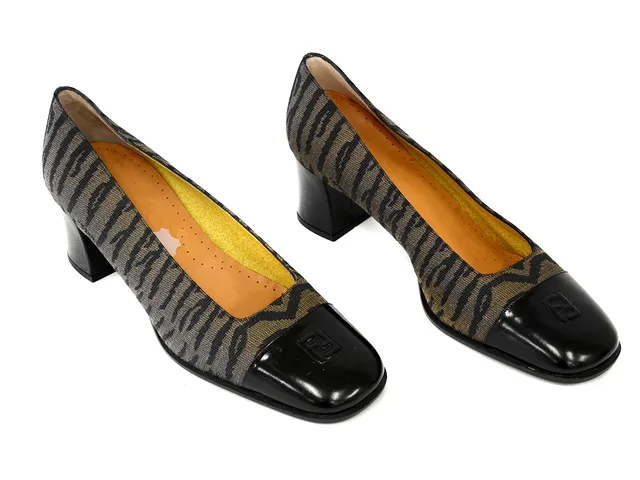 SKOR, FENDI, brun, svart tyg, svart läder, klack 5 cm, stl 39 1/2, kartong.