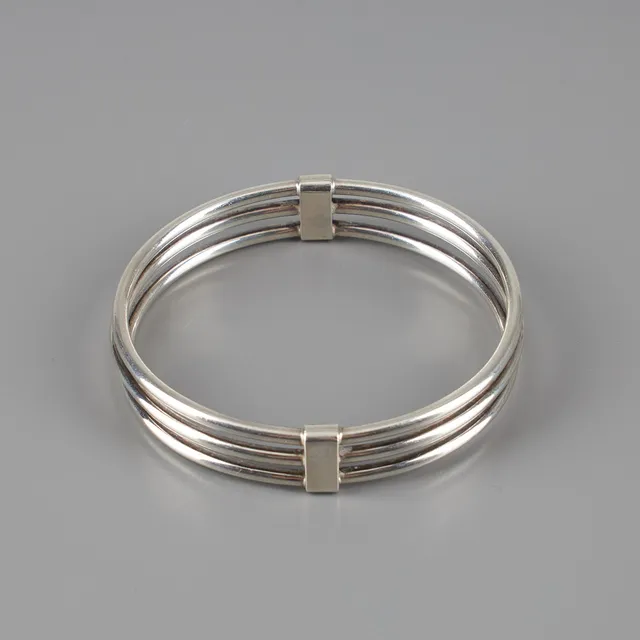 KAIJA AARIKKA. ARMRING, silver, Meliina, Aarikka, Helsingfors 1989.
