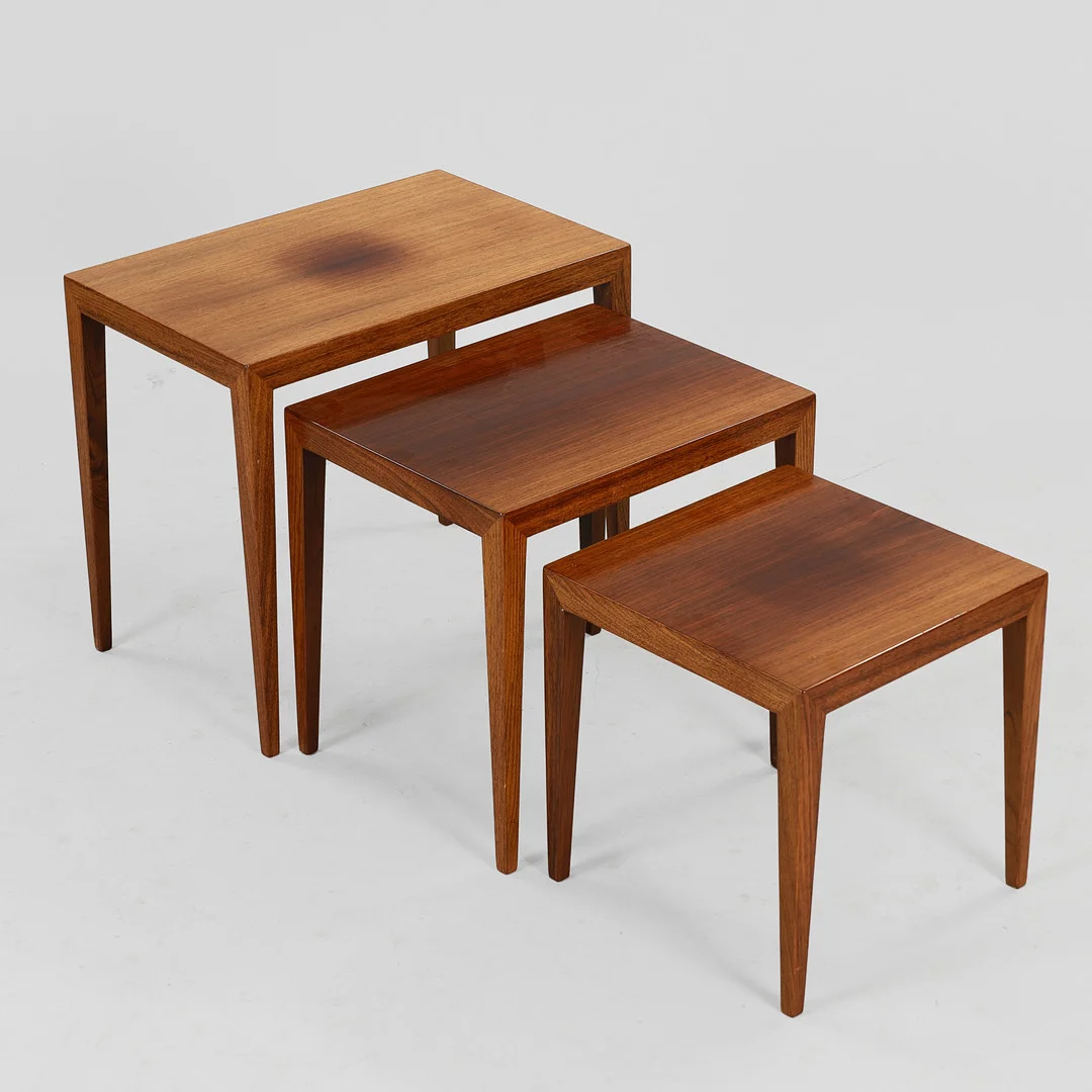 SEVERIN HANSEN. Sæt indskudsborde af palisander, Haslev Møbelsnedkeri, Danmark, 1950-60'erne (3). — Coffee Tables — Palsgaard Kunstauktioner