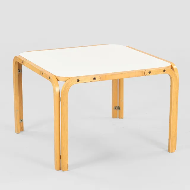 KARI ASIKAINEN. Bord, Artek, anden halvdel af det 20. århundrede. Finland.