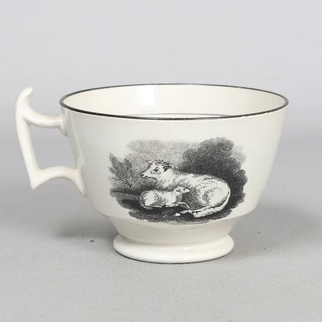 A WORCESTER FIRST PERIOD BLACK & WHITE TRANSFER CUP, CRICA 1810.