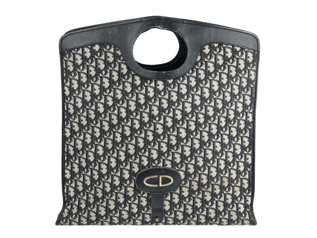 VÄSKA, CHRISTIAN DIOR, vintage, Shopping bag, clutch, oblique monogram, blått skinn, guldfärgade beslag, bruksslitage. — Accessoarer/Väskor — Kaplans