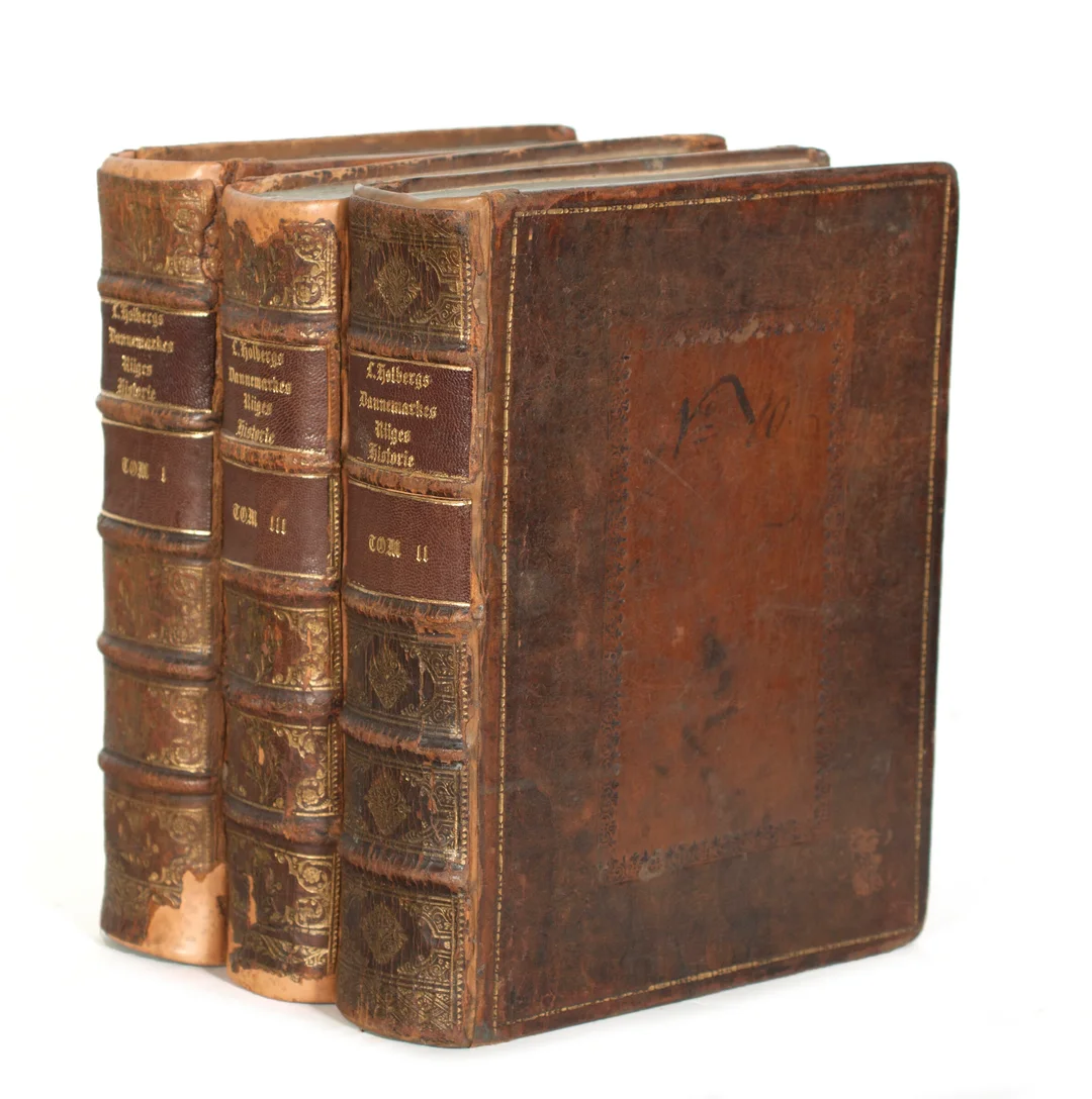 Holberg, Ludvig — Dannemarks Riges Historie. Anden (og første ) Edition... 3 tomer. Kiøbenhavn 1753, 1733, 1754 — Gjenstand/Bøker — Blomqvist