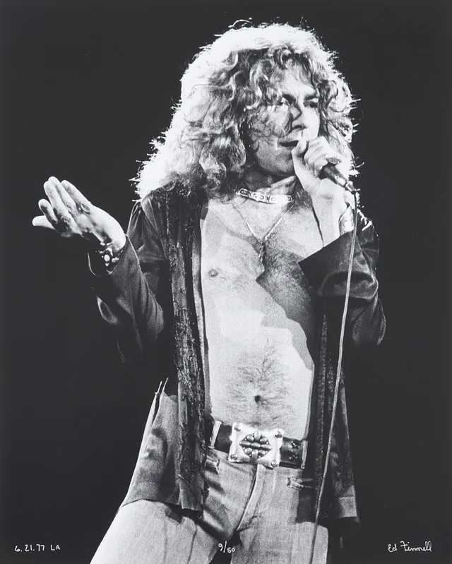 ED FINNELL (USA/SVERIGE, FÖDD 1956). Robert Plant, Led Zeppelin, "Presence Tour'', Los Angeles, June 21, 1977, signerad Ed Finnell, numrerad 9/50.