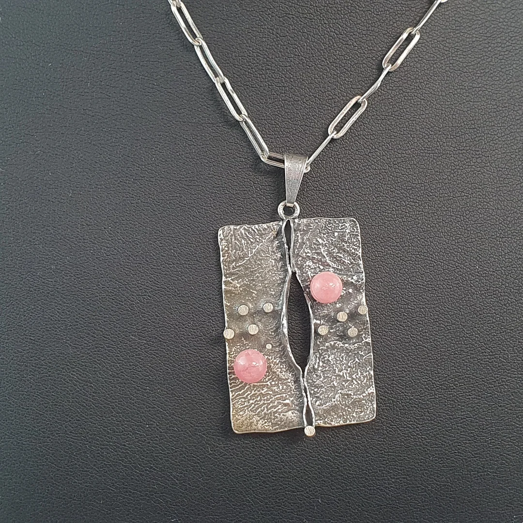 - Vintage-SILBERANHÄNGER mit 2 Rosenquarzperlen. — Brooches & Pendants — Auktionshaus Blank