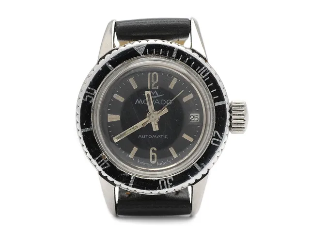 MOVADO, damur, 26 mm, Boett nr. 7152, stål, automatisk, plexiglas, datum, skadad urtavla, skadad boett, läderband, ca 1969.