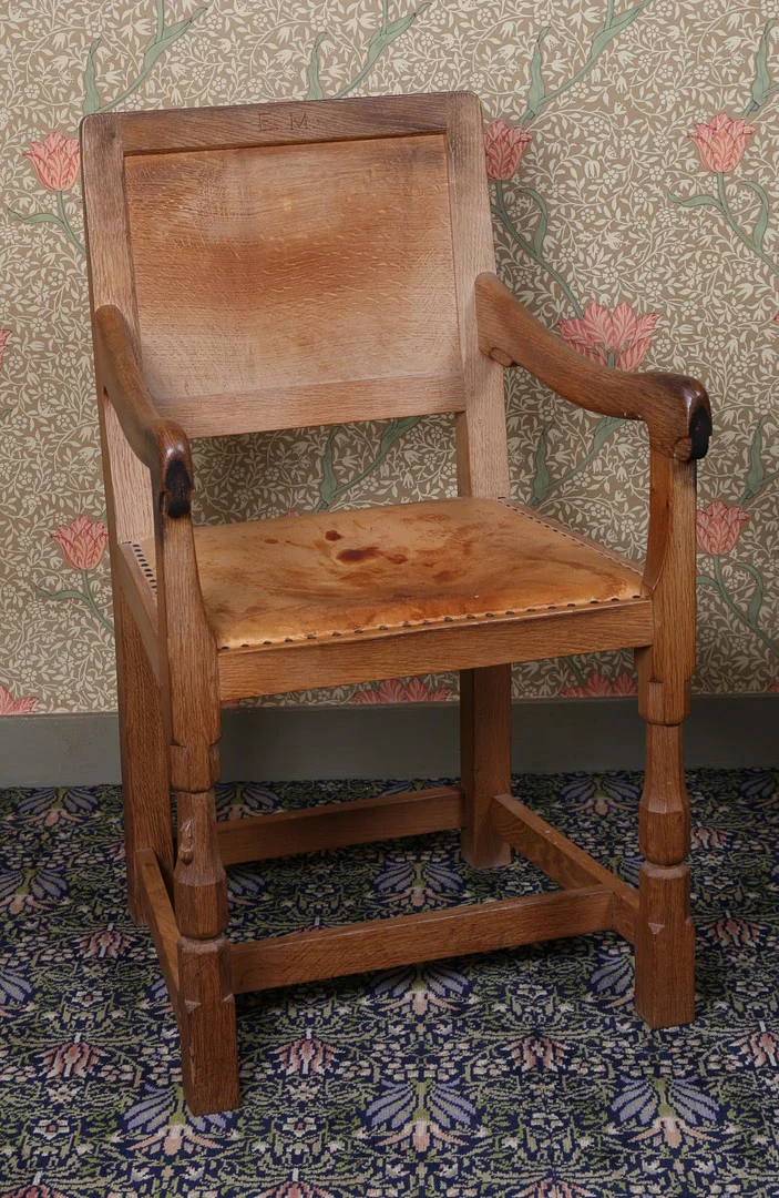 A ROBERT "MOUSEMAN" THOMPSON OAK ARMCHAIR. — Armchairs & Chairs — Bishop & Miller
