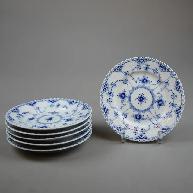 ASSIETTER, 6 st, Musselmalet, helblond, Royal Copenhagen, Danmark.