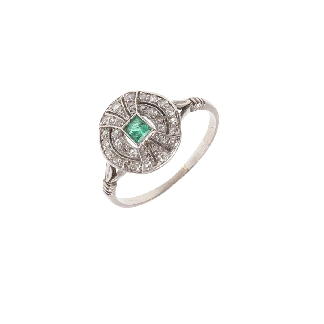 AN EMERALD AND DIAMOND CLUSTER RING. — Rings — Lawrences Auctioneers