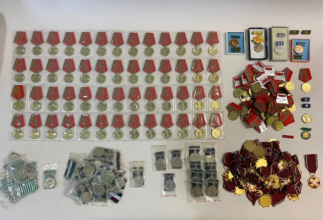 A COLLECTION OF WORLD AND COPY MEDALS.
