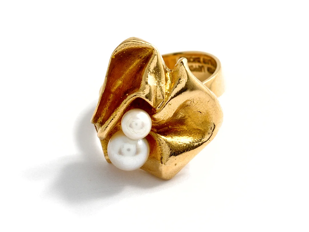 RING, 18K guld, odlade pärlor, stl 15,25 mm, Björn Weckström, Lapponia "Broken leaf", 1960-70-tal, vikt 6,6 g. — Smycken/Ring — Kaplans