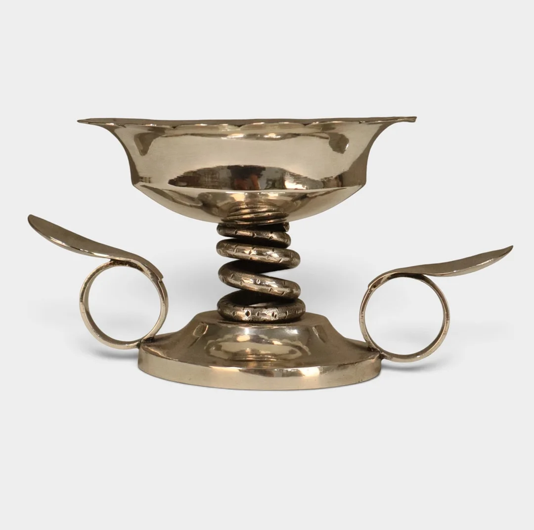 Chofeta de plata con serpiente enroscada alrededor del fuste. — Silver — Barcelona Auctions