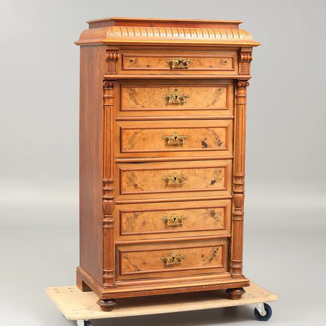 HERRBYRÅ, 6 lådor, nyrenässans, 1800-talets senare del.